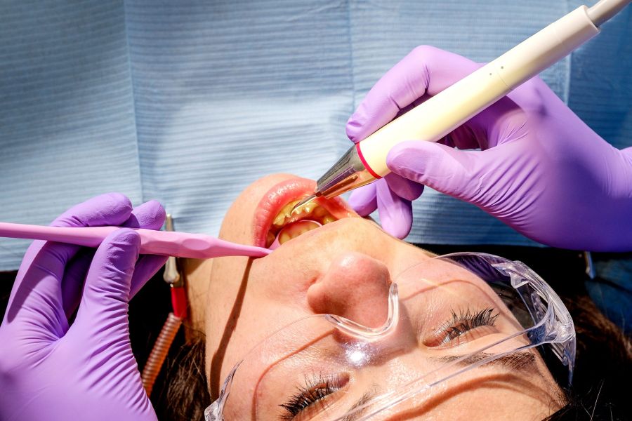 decontaminare parodontală cu laser dentar