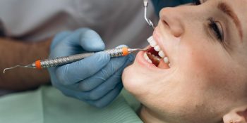 Tratamentul modern al parodontitei: De la controlul infecției la menținerea sănătății gingiilor